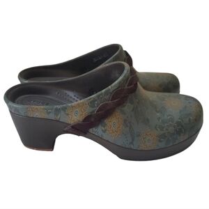 CROCS Green and Brown Floral Clogs